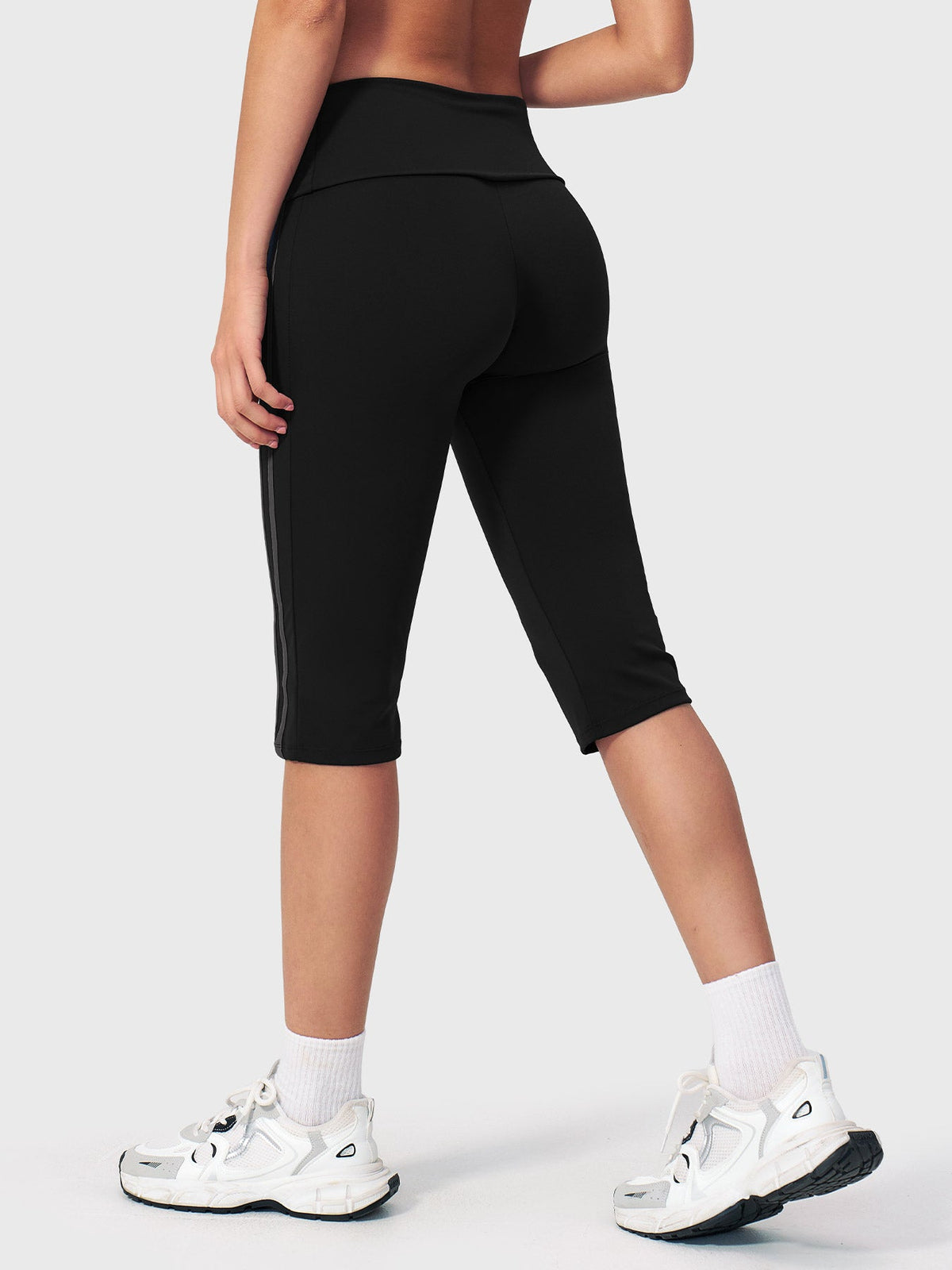 VYRA Ease Fold-Over Capri Leggings