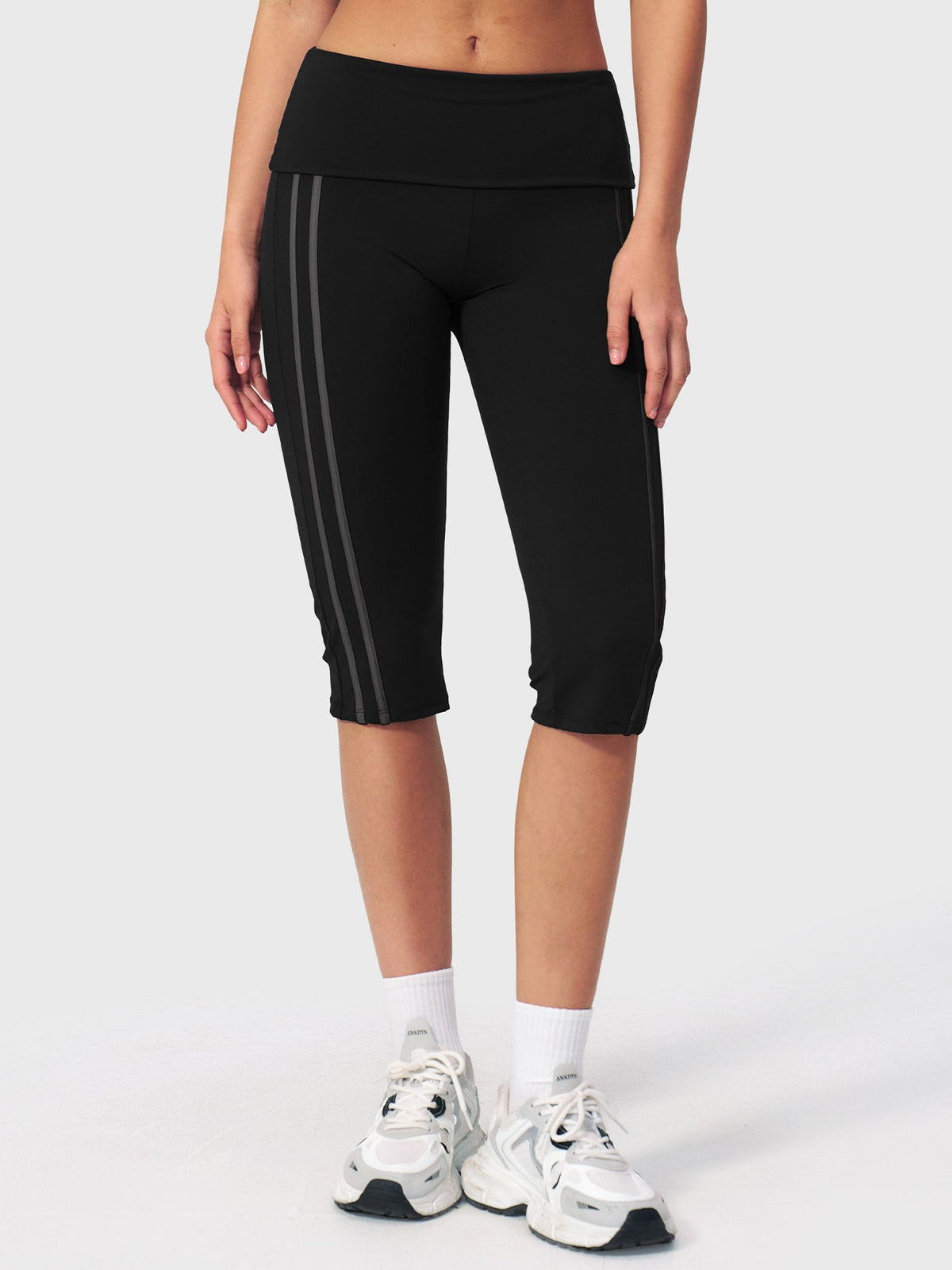 VYRA Ease Fold-Over Capri Leggings