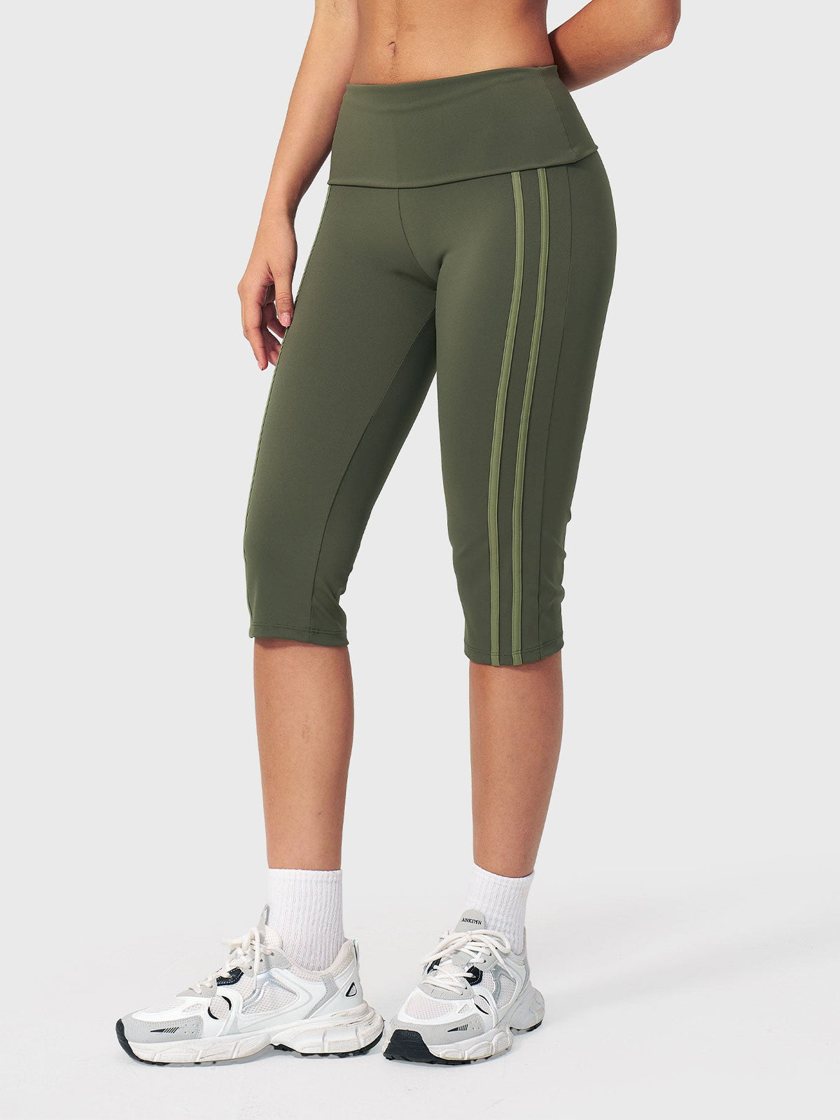 VYRA Ease Fold-Over Capri Leggings