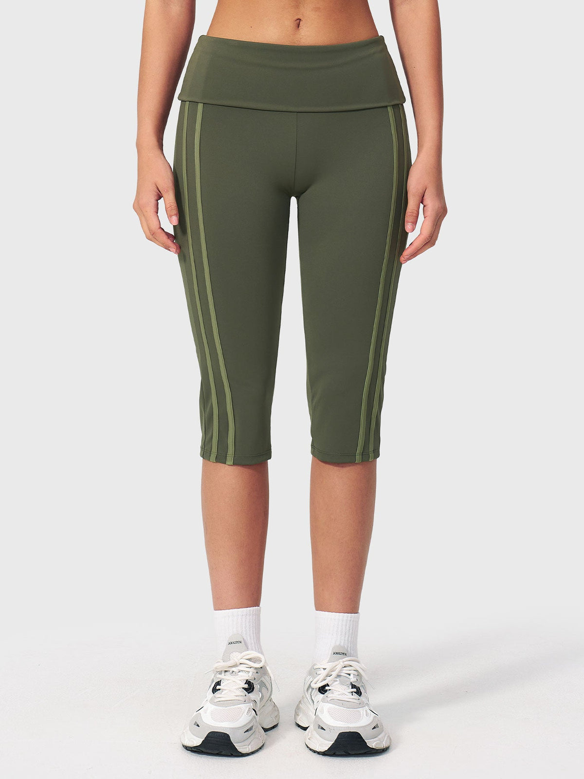 VYRA Ease Fold-Over Capri Leggings